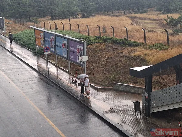 Sağanak ve dolu yağışı Ankara'yı yine felç etti! Yollar göle döndü, iş yerlerini su bastı - 32