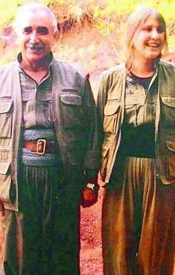 Kırmızı fularlı kızın avukatı FETÖ'cü çıktı!