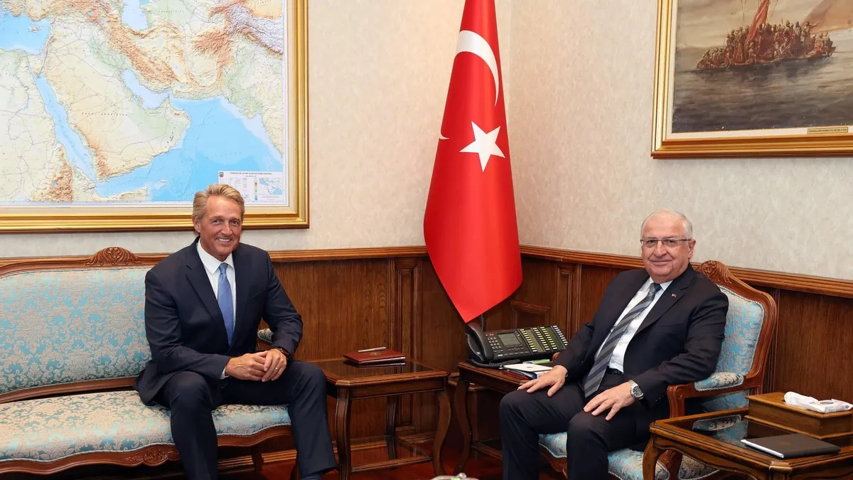 Milli Savunma Bakanı Yaşar Güler ABD'nin Ankara Büyükelçisi Jeff Flake ile bir araya geldi
