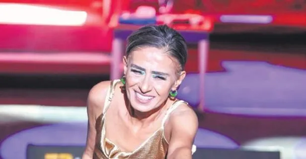 Yıldız Tilbe önceki akşam Bodrum Antik Tiyatro'da sevenlerinin karşısına çıktı