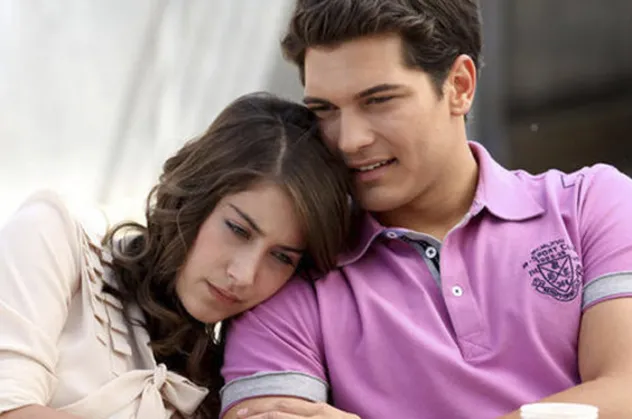 Hazal Kaya'dan Çağatay Ulusoy açıklaması