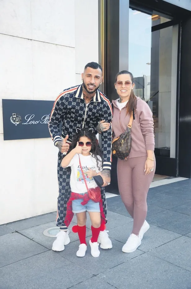 300-binlik-karizma-1584049476209.jpeg Ricardo Quaresma alışverişte yine şov yaptı! Servet harcadı...-1