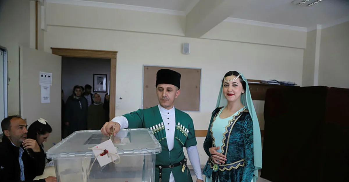 Türkiye sandık başında! Cumhurbaşkanlığı seçiminin 2. turunda 81 ilden renkli görüntüler