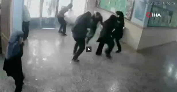 İran'da okul saldırısının anbean görüntüleri: Patlamayla bir öğrenci yere savruldu