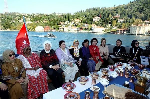 Emine Erdoğan, D-8 zirvesine gelen liderlerin eşlerini konuk etti-7