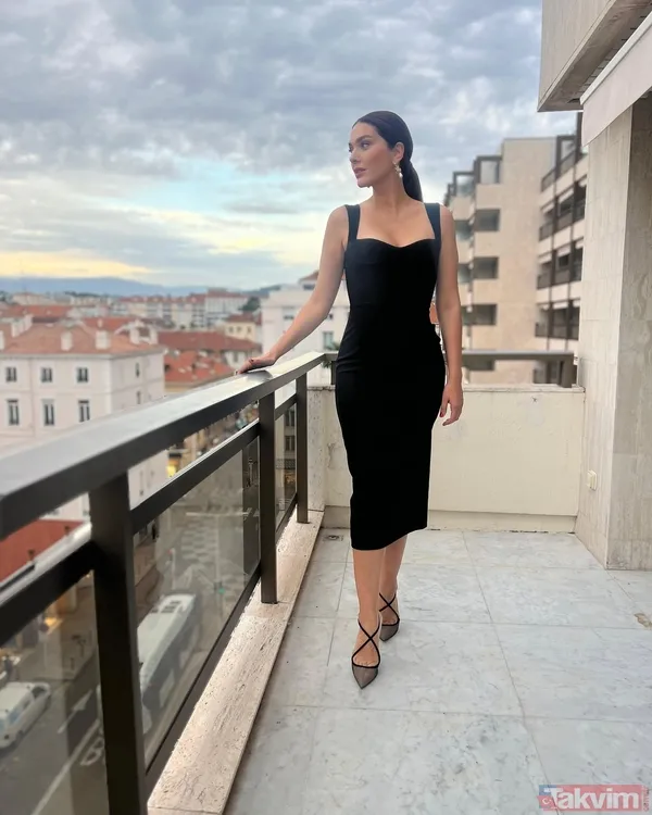 Bergüzar Korel’in balkon pozları ortalığı yakıp kavurdu! Vücudunu saran elbisesiyle paylaştı! - 11