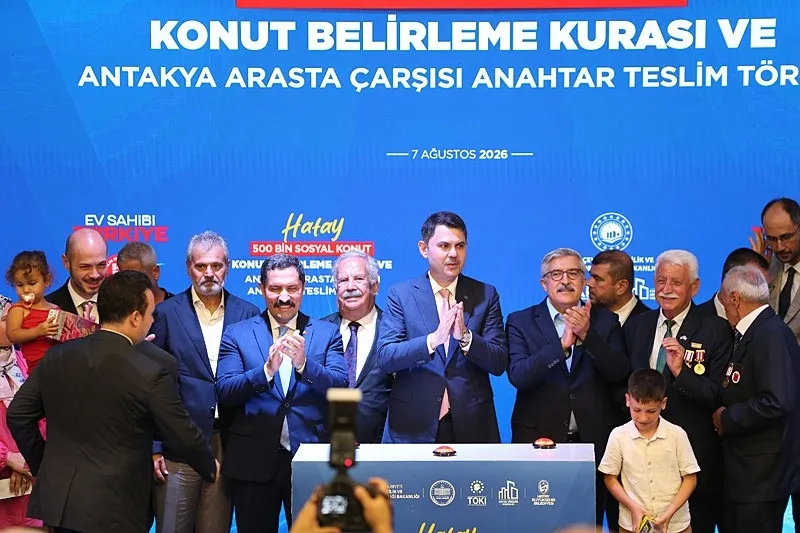 hatayda-500-bin-sosyal-konut-kura-cekimi-yapildi-1786112998288.jpeg Bakan Kurum Hatay'da butona bastı: Hak sahiplerinin evleri ve daireleri belirlendi!-2