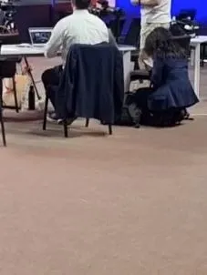 ermeni-hakemden-buyuk-saygisizlik-istiklal-marsi-sirasinda-telefonuyla-oynadi-cezasiz-kalmadi-1688634842355.jpeg Ermeni hakemden büyük saygısızlık| İstiklal Marşı sırasında telefonuyla oynadı! Cezasız kalmadı-4