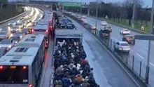 İstanbulda ulaşım yine aksadı! Metrobüs durakları tıklım tıklım