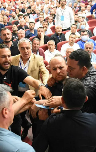 Altay'da olaylı kongre! Ortalık bir anda karıştı