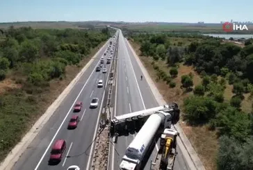 TEM'de gaz yüklü tır devrildi! Yol trafiğe kapatıldı
