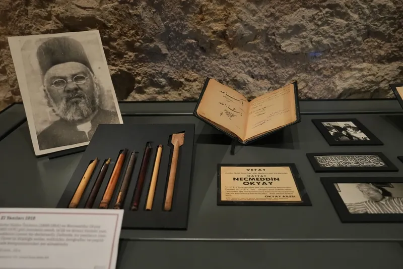 784-bin-eserlik-hazine-turkiyenin-yazma-eser-envanteri-dunyanin-en-buyukleri-arasinda-1776071554658.jpeg 784 bin eserlik hazine: Türkiye'nin yazma eser envanteri dünyanın en büyükleri arasında-5