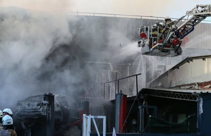 İzmir Çiğli'de korkutan yangın! Madeni yağ deposu alev alev yandı - 11