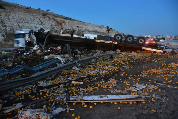 Son dakika: Otoyol savaş alanına döndü! Çok sayıda ölü var-2