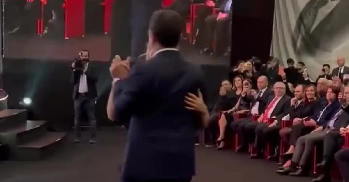 Ekrem İmamoğlu, Atatürk'ü dans ederek andı!