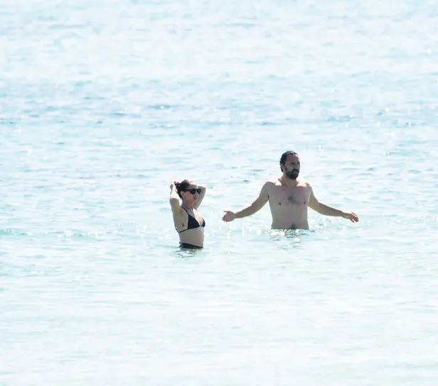 ebru-sahin-ile-cedi-osman-balayi-rotlarini-cesmeden-sakiz-adasina-cevirdi-1657738988203.jpeg Ebru Şahin ile Cedi Osman balayı rotlarını Çeşme'den, Sakız Adası'na çevirdi-9