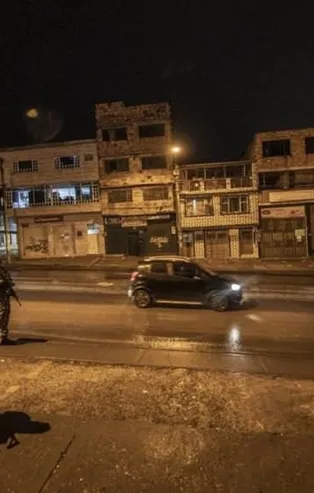 Kolombiya'da akılalmaz koronavirüs önlemi! Karantinaya uymayanı sokak ortasında infaz ettiler...