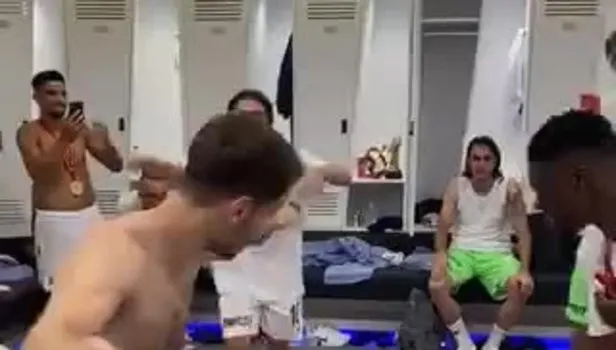 Ziraat Türkiye Kupası şampiyonu Trabzonspor'da futbolculardan kolbastı şov!