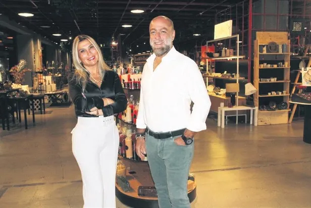 1660594722672.jpeg Yasemin Özilhan boşanma iddialarına noktayı koydu! İzzet Özilhan'ın...-12