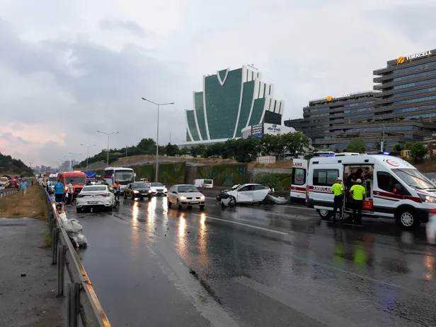 Maltepe'de zincirleme kaza! 8 araç birbirine girdi, ortalık savaş alanına döndü-8
