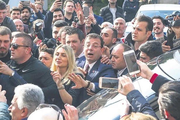 AK Parti'nin yaptığı itirazlara ilişkin YSK'nın vereceği kararı beklemeyen İl Seçim Kurulu mazbatayı İmamoğlu'na verdi-1