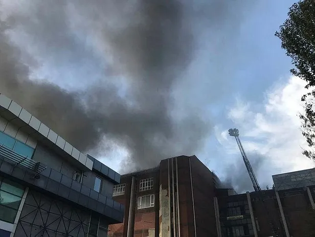 basaksehirde-sanayi-sitesinde-yangin-dumanlar-yukseldi-1699425043768.jpeg Başakşehir'de sanayi sitesinde yangın! Dumanlar yükseldi-2