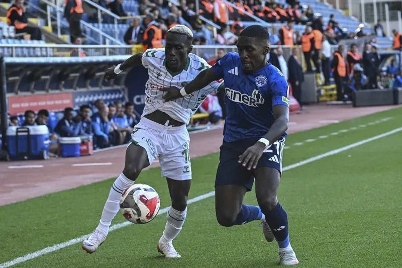 konyaspor-alassane-ndao-ile-yollarini-ayirdi-1765556405844.jpg Alassane Ndao (AA)