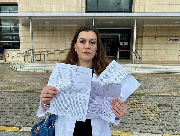 izmirde-baskalarina-ait-fotograflari-porno-sitelerinde-paylasan-kadin-hastanede-gozlem-altina-alindi-1617053829447.jpg İzmir'de başkalarına ait fotoğrafları porno sitelerinde paylaşan kadın, hastanede gözlem altına alındı-7