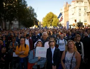 Londra'da yüzbinler sokağa döküldü!