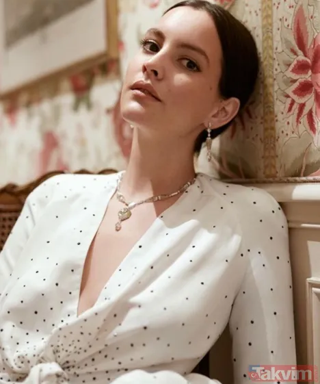 Lal Dedeoğlu Mimar Sinan Üniversitesi Güzel Sanatlar Fakültesi Fotoğraf Bölümünden Mezun. Bir Süre Reklam Fotoğrafçılığı Yaptı. 1999'Da Teşvikiye'de Bir...