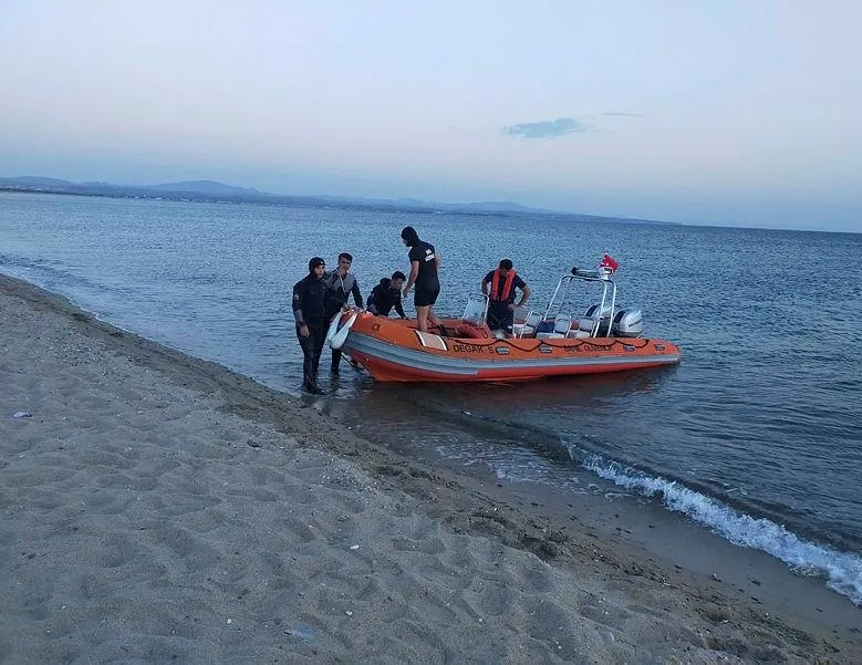 Arkadaşını kurtarmak için girmişti... Acı haber!