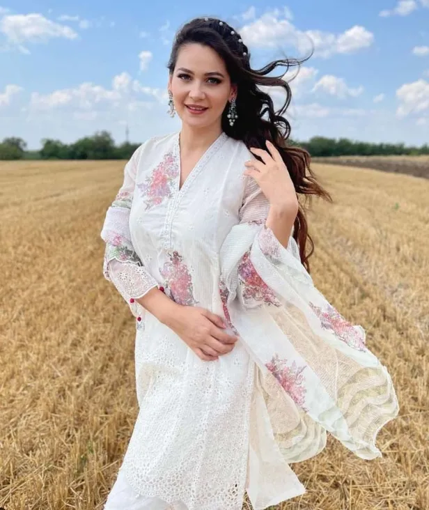 kendisinden-22-yas-buyuk-sevgilisi-icin-ailesinden-veto-yemisti-gonul-daginin-mulayim-dileki-gulsim-ali-yurt-disi-yolcusu-1639171682306.jpg Kendisinden 22 yaş büyük sevgilisi için ailesinden veto yemişti... Gönül Dağı'nın mülayim Dilek'i Gülsim Ali yurt dışı yolcusu!-3