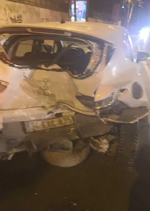 abd-istanbul-baskonsolosu-julie-aeadehin-esi-trafik-kazasi-yapti-240-promil-alkollu-cikti-1671101243076.jpg ABD Ankara Büyükelçiliği, ABD Başkonsolosu'nun eşinin kaza yaptığına ilişkin haberleri yalanladı-2