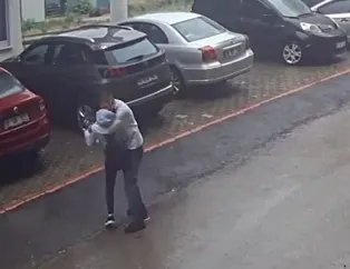 Yoldan geçen kadınları böyle taciz etti