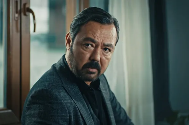 bu-geri-donus-cok-konusulur-edho-190-bolum-fragmani-dizlerinin-bagi-cozuldu-akli-havsalasi-almiyor-1618035455642.jpg Bu geri dönüş çok konuşulur! EDHO 190. bölüm fragmanı: Dizlerinin bağı çözüldü aklı havsalası almıyor!-9