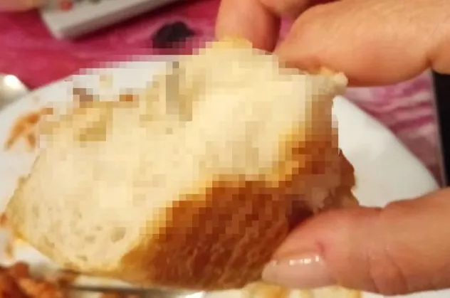 Ekmeğin içinden çıkan cisim şoke etti