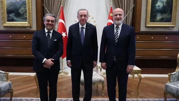 baskan-erdogan-renault-grup-ceosu-luca-de-meoyu-kabul-etti-1657123297264.jpeg