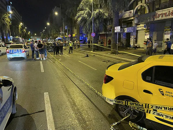 İzmir'de taksinin çarptığı kağıt toplayıcısı öldü-2