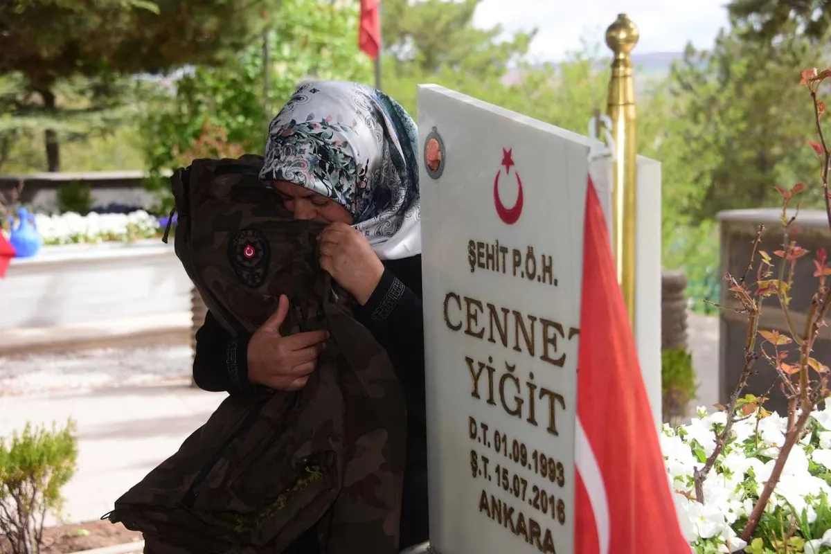 sehit-cennet-yigit-yas-gununde-anildi-acili-aileden-yurek-burkan-sozler-1788478518528.jpeg Şehit Cennet Yiğit yaş gününde anıldı! Acılı aileden yürek burkan sözler-3