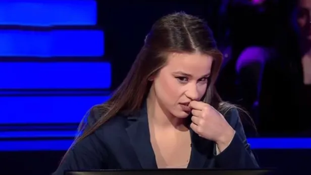 kim-milyoner-olmak-ister-de-arkadasi-yuzunden-oyle-bir-soruda-elendi-ki-izleyenler-sasti-kaldi-1641668141740.jpeg Kim Milyoner Olmak İster'de arkadaşı yüzünden öyle bir soruda elendi ki! İzleyenler şaştı kaldı-7