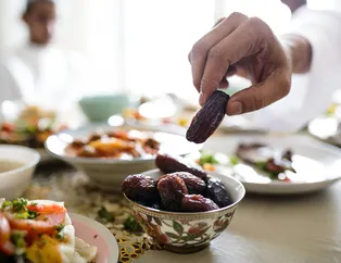 Niyet etmeden oruç tutunca kabul olur mu?