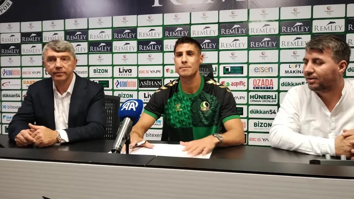 Alper Uludağ Sakaryaspor’a imza attı!