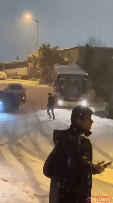 İstanbul’da kar yağdı trafik kilitlendi! İETT otobüsleri yine yolda kaldı - 7