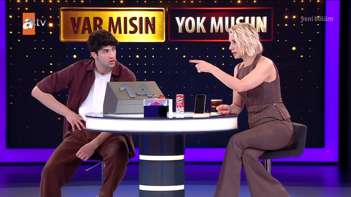 1785270023167.png Esra Erol istedi Altan Akbaş taklit yeteneğini konuşturdu! Sevilen yarışmacı dayısının tavsiyesiyle büyük bir riskten döndü-3