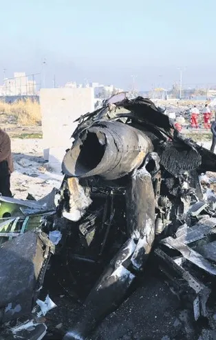 Ukrayna uçağı füzeyle düşürüldü