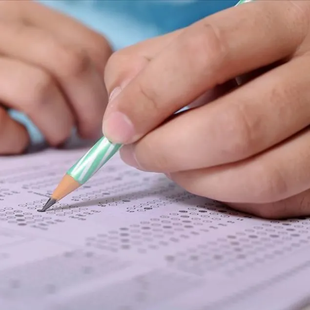 Üniversite sınavına eski kimlikle ehliyetle girilir mi?