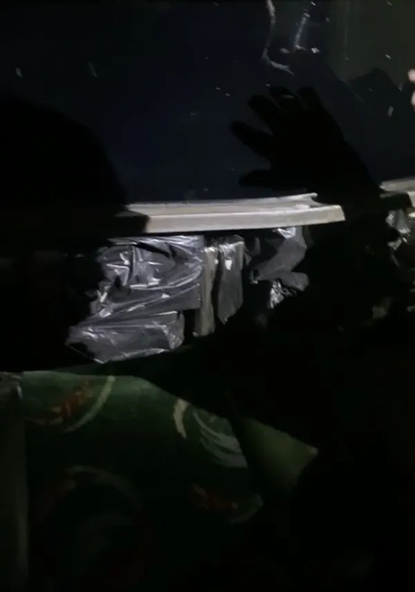 Ağrı’da bir otobüse zulalanmış 4400 paket kaçak sigara ele geçirildi-3