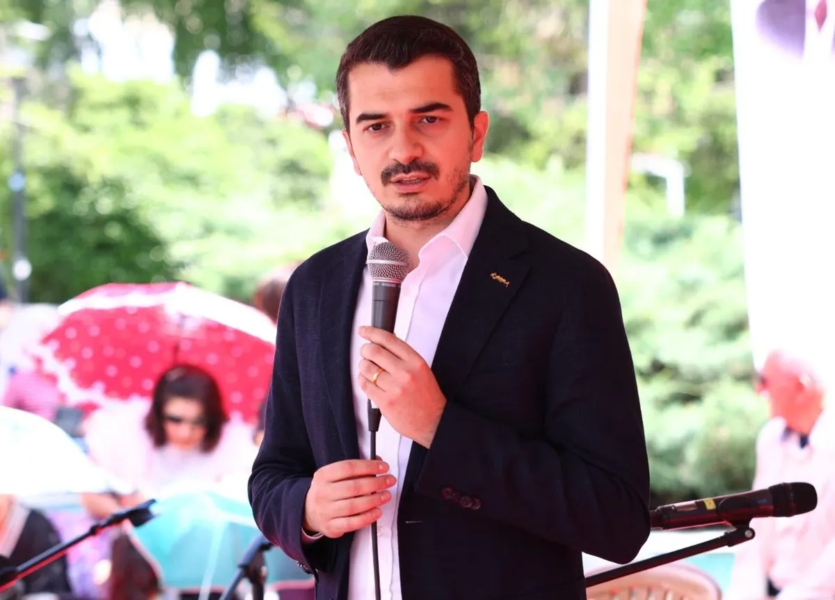 chpli-huseyin-can-gunerin-ifadesinde-derin-celiski-ihale-dugumunu-cozen-itiraflar-parasiz-selam-bile-vermez-ys-1784110032773.jpeg CHP'li Hüseyin Can Güner'in ifadesinde derin çelişki... İhale düğümünü çözen itiraflar! “Parasız selam bile vermez Y..şak”-7