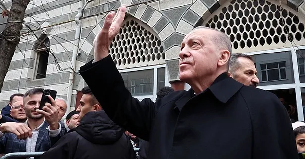 Başkan Erdoğan, cuma namazını Rize'de Merkez Sahil Camisi'nde kıldı