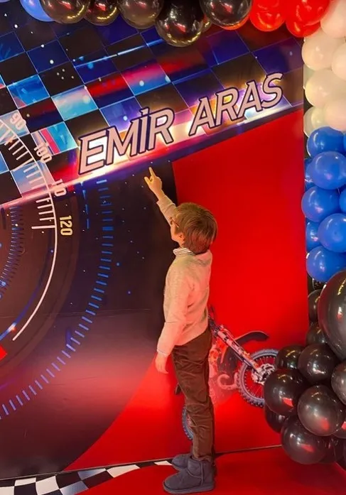 13 yıllık büyük aşk! EDHO'nun yıldızı Ceren Benderlioğlu'ndan Emir Benderlioğlu’yla çekirdek aile paylaşımı! İlk yorum Esra Erol’un kardeşinden... - 39